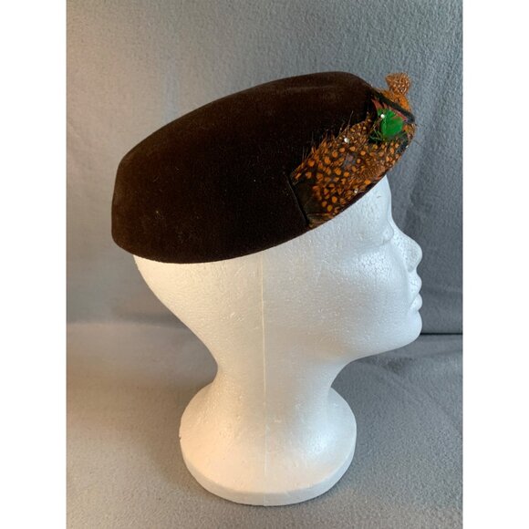 Carol Ladies Brown Hat with Feather and Buckle accents Sz 22 Vintage - Picture 3 of 9